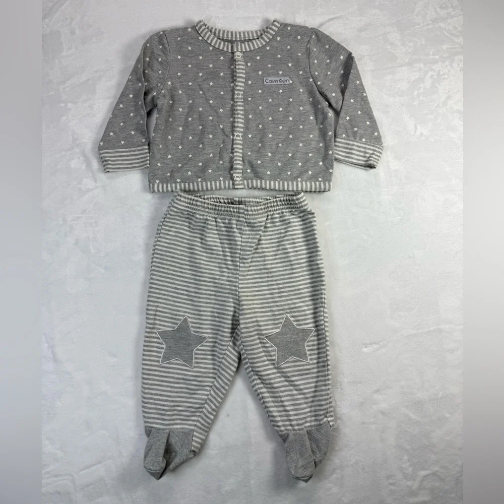 Calvin Klein‎ 2 Piece Gray Pajama Set with Polka Dots and Stripes 3-6M